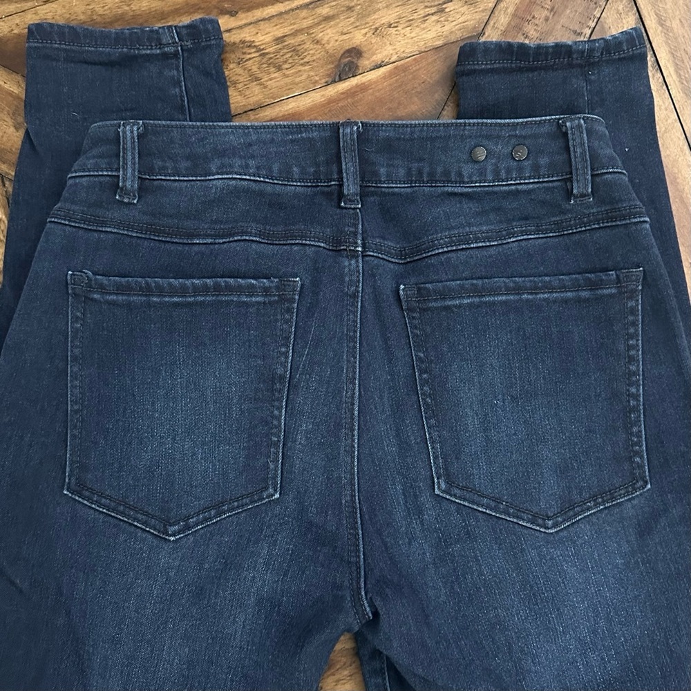 CAbi Style #3194 Dark Dusk Curvy Skinny Distressed Jeans- Size 6 - Picture 7 of 10